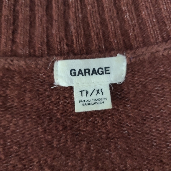 2/25$ 🛍 Burgundy sweatshirt - Picture 2 of 3